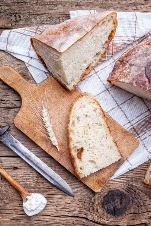 Preview: Delicious fresh bread on wooden background