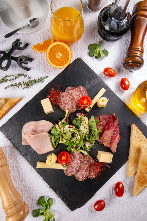 Preview: Cold cuts and cheese board