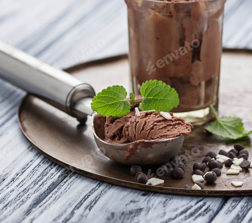 Preview: Chocolate ice cream with mint