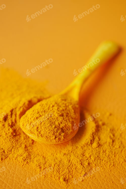 Preview: turmeric root powder on spoon