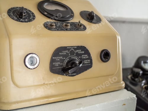 Preview: Vintage old medical device