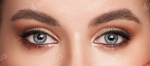 Preview: Beautiful female eyes with long eyelashes