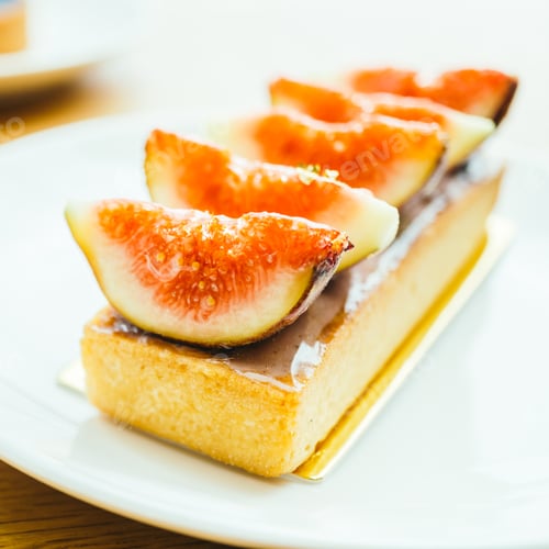 Preview: Sweet dessert with tart and fig on top