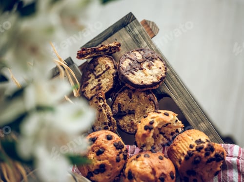Preview: Milk and muffins with chocolate for breakfast