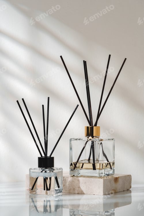 Preview: Elegant Aroma Diffusers on Marble Base in a Serene Indoor Setting