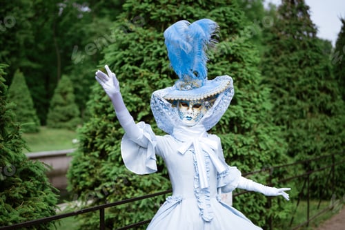 Preview: Woman in carnival dress mask