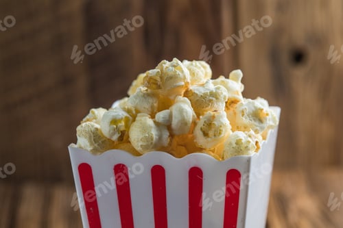 Preview: caramel popcorn in a decorative popcorn cup