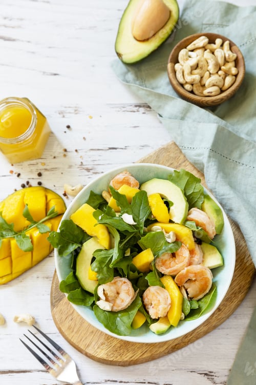 Preview: Fresh Salad with Shrimp, Mango and Avocado