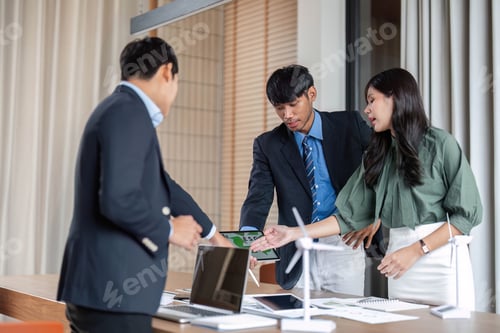 Preview: Sustainability discussion among professionals focused on ESG solutions