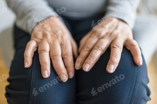 Preview: Senior woman suffering from arthritis