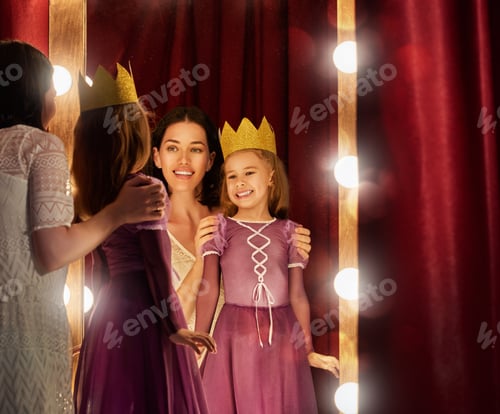 Preview: Cute little actress.