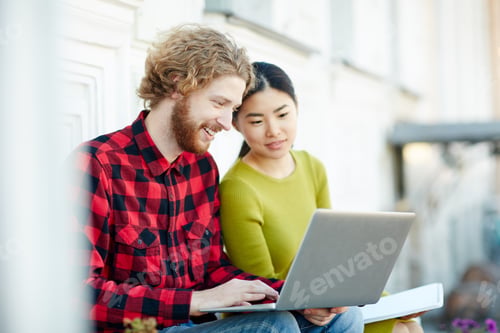 Preview: Students networking