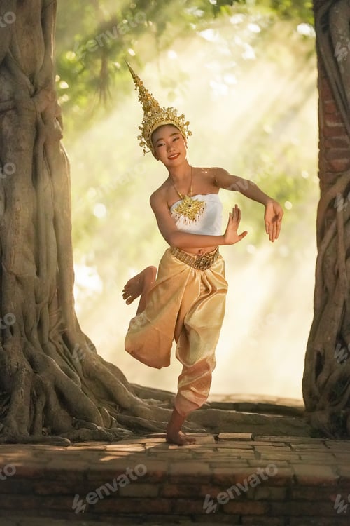 Preview: Graceful dancer showcases traditional performance in ancient temple setting