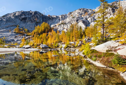 Preview: Alpine lake