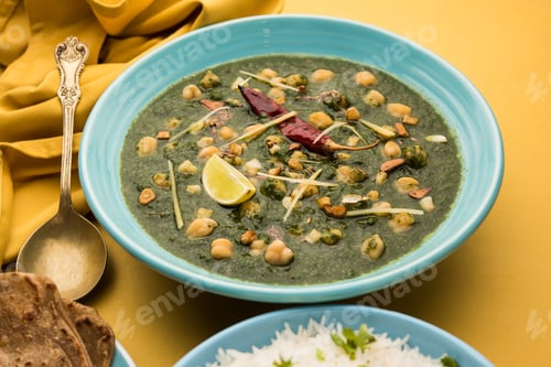 Preview: Chickpea Spinach Curry or Palak Chole Sabzi, Indian food