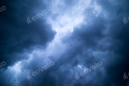 Preview: dark sky just before the storm