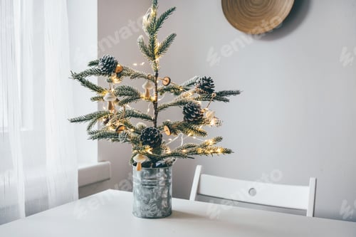 Preview: Reusable minimalistic Christmas tree in white interior