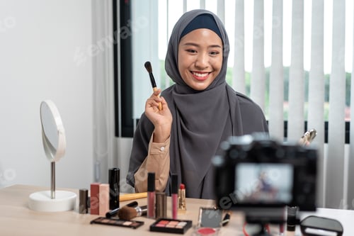 Preview: Woman muslim blogger is present make up tutorial beauty cosmetic review product and broadcast live