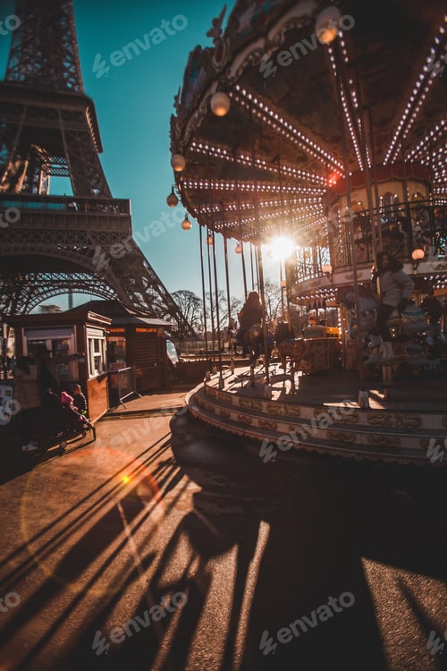 Preview: Eiffel tower on sunset lights