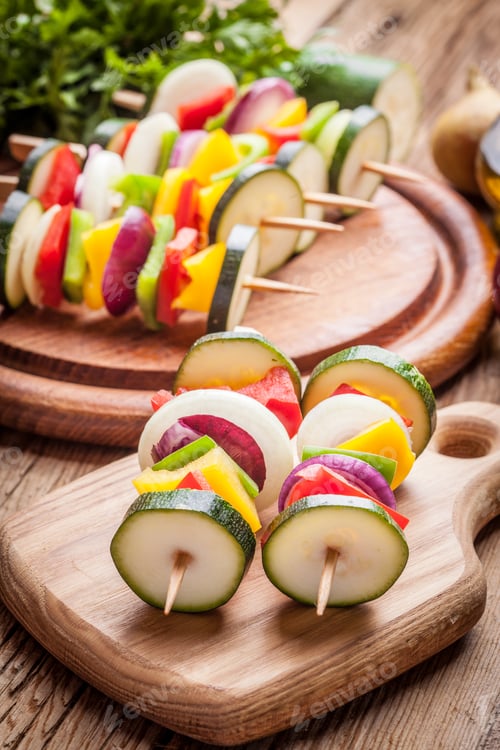 Preview: Raw vegetable skewers.