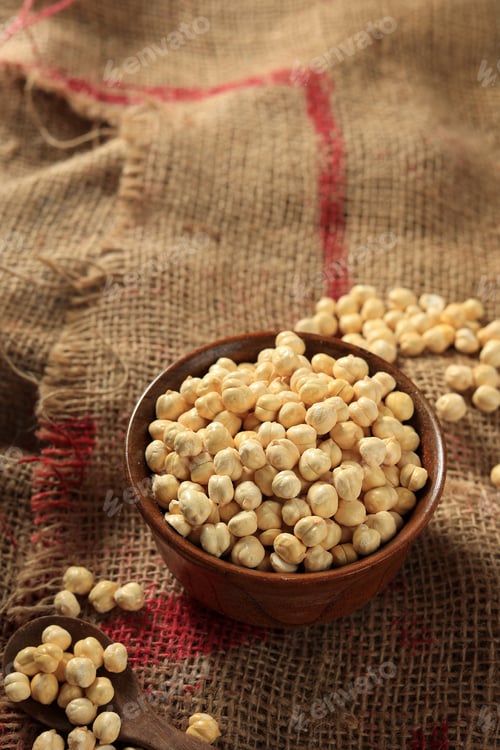 Preview: Raw Chickpeas in Wooden Bowl