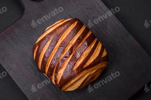 Preview: Delicious sweet crispy fresh baked cinnamon bun