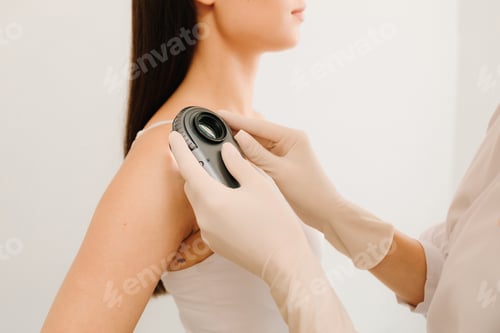 Preview: Dermatoscopic analysis helps detect suspicious skin spots during clinical exam