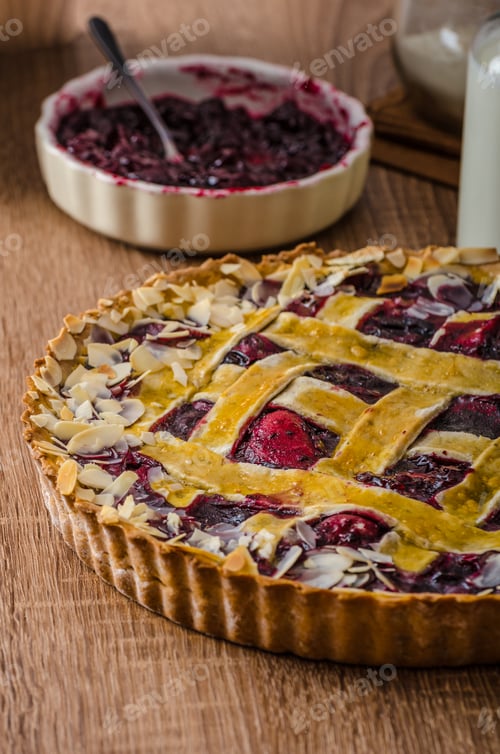 Preview: Shortbread tart with cherries