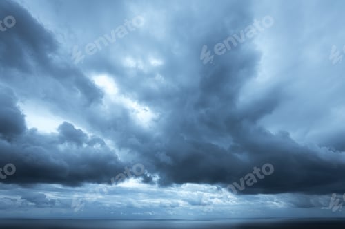 Preview: Breathtaking view of the beautiful clouds in the sky above the clam ocean