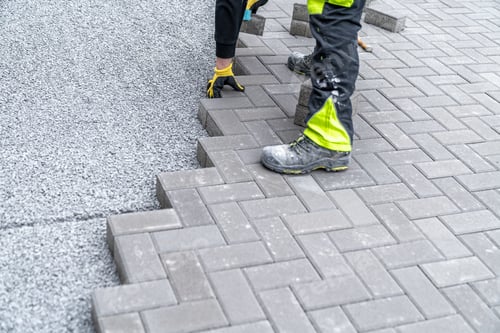 Preview: construction of a sidewalk from concrete blocks