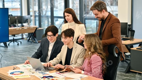 Preview: Business meeting in an office