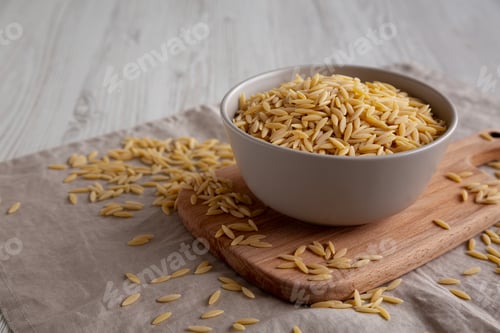 Preview: Organic Dried Orzo Pasta in a Bowl, side view. Copy space.