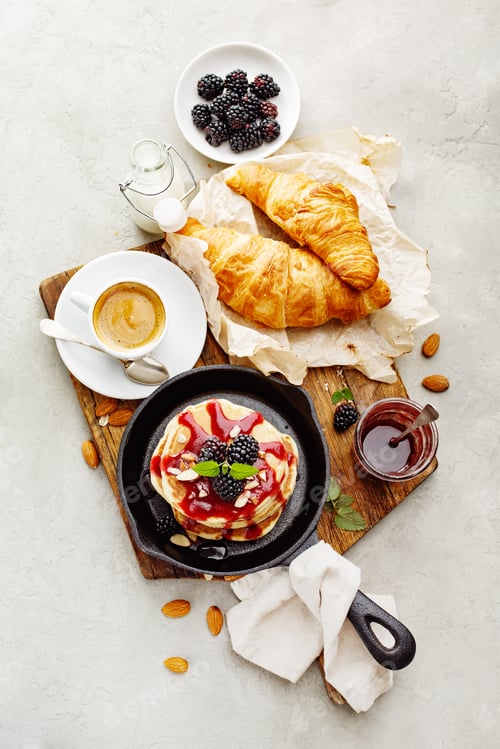 Preview: Delicious pancakes with blackberry