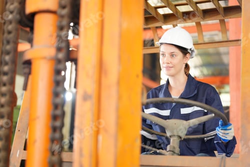 Preview: Industrial Engineer at work in factory