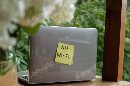 Preview: Paper note with text NO WI FI in laptop garden background. Concept of digital detox, unplugging from