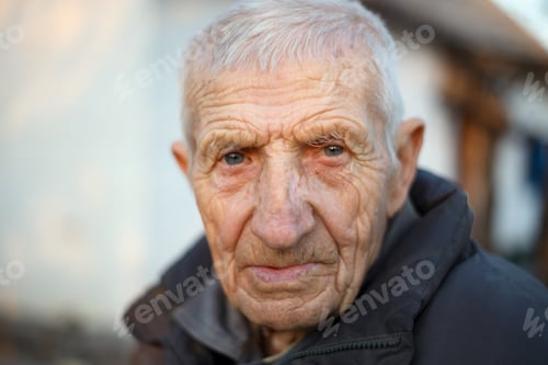 Preview: portrait senior man
