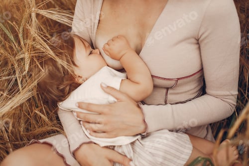 Preview: Elegant mother with cute little daughter in a field