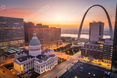 Preview: St. Louis, Missouri, USA downtown cityscape with the arch and courthouse