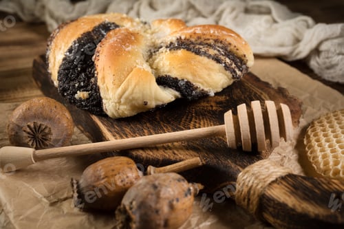 Preview: Bun with poppy seeds and honey.