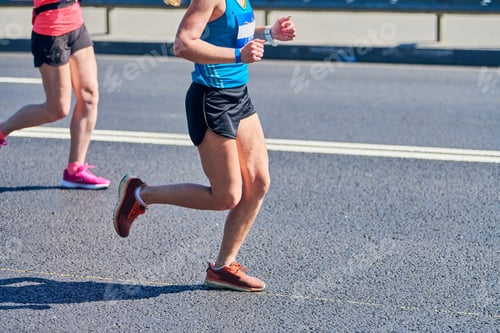 Preview: Running women.