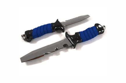 Preview: Paired knives with serrated blades and textured blue handles