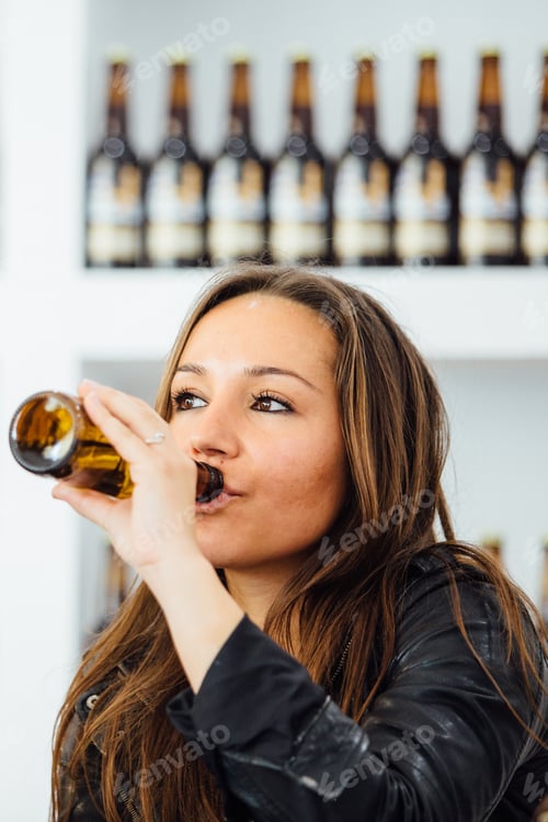 Preview: Woman drinking bottle beer