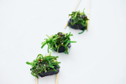 Preview: Chuka seaweed gunkan sushi and nut sauce