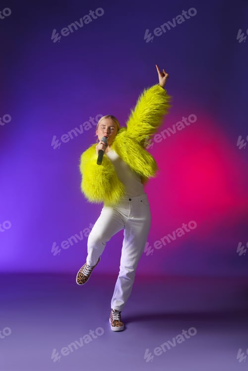 Preview: Talented singer in faux fur performing on purple background with pink light