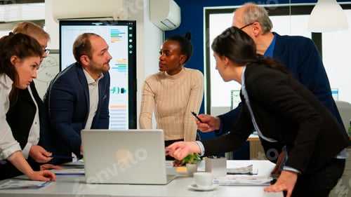 Preview: International business team talking to african woman mentor