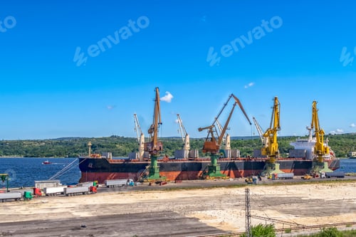 Preview: Work in a port