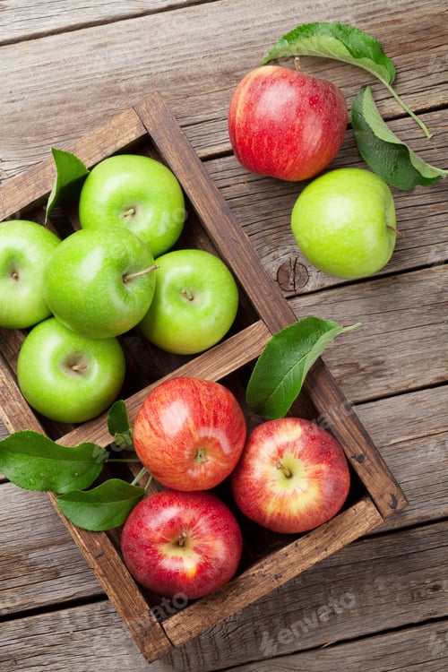 Preview: Green and red apples