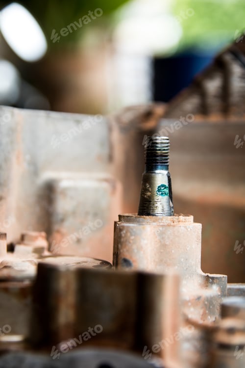 Preview: Vertical shot of equipment details on a mechanic's workshop