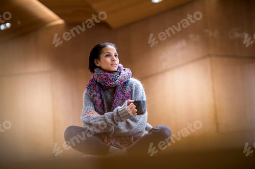 Preview: Portrait of fashionable young woman with cup of coffee