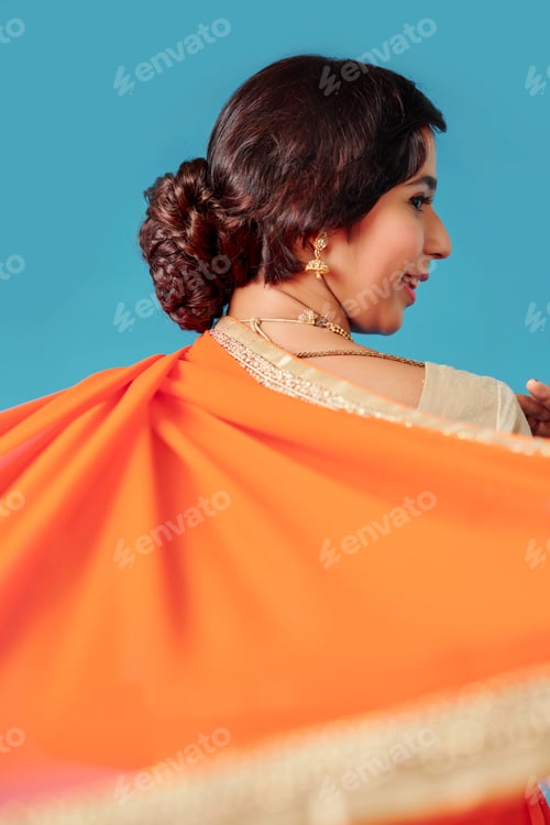 Preview: Beautiful dancing Indian woman